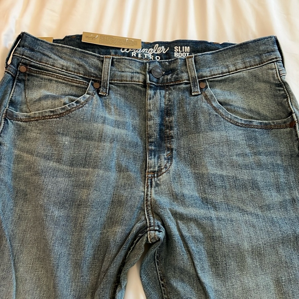 Brand New Men’s Wrangler Retro Slim Boot Blue Jeans. Size 32x34. Stretch